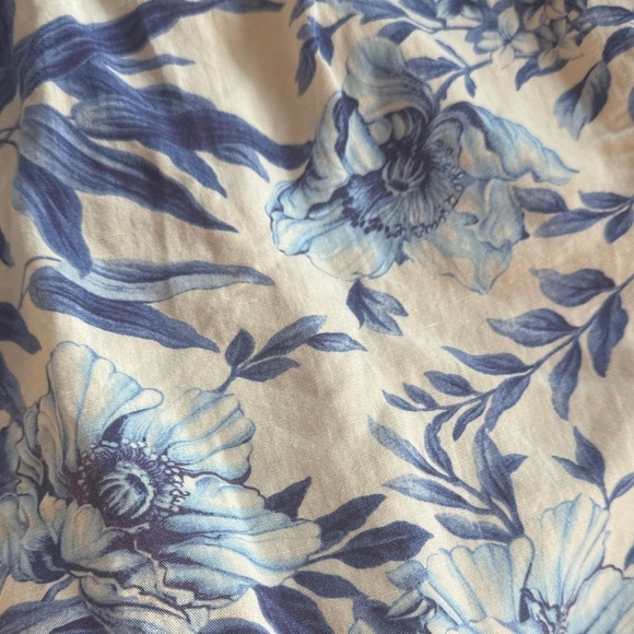 H&M High Waist Blue and Cream Floral Shorts - Picture 4 of 4